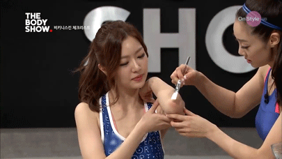 柠檬含有丰富的维他命c,对切后直接使用就可以!